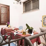 Via Roma 4*