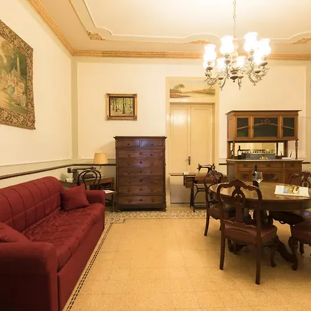 Via Roma 4*