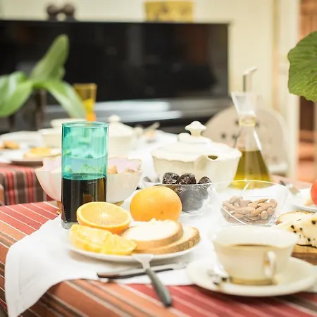 Bed and Breakfast Via Roma 3*