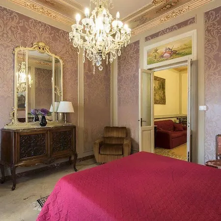 Via Roma 3*