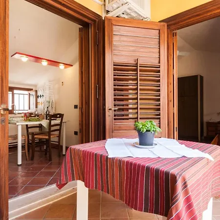 Via Roma Bed & Breakfast 3*